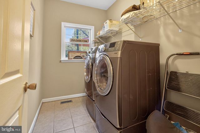 15 STRATFORD HALL CT, Fredericksburg, VA 22406