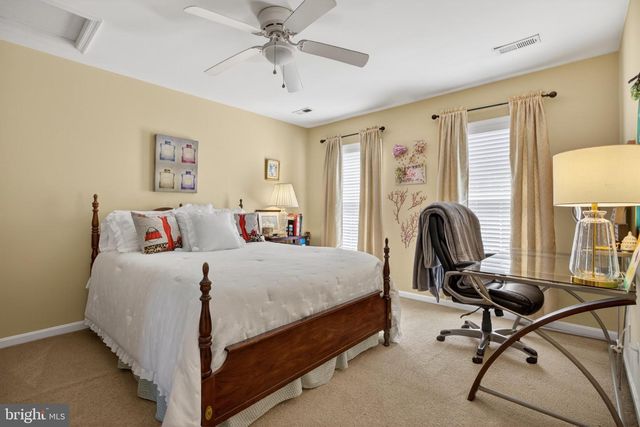 15 STRATFORD HALL CT, Fredericksburg, VA 22406