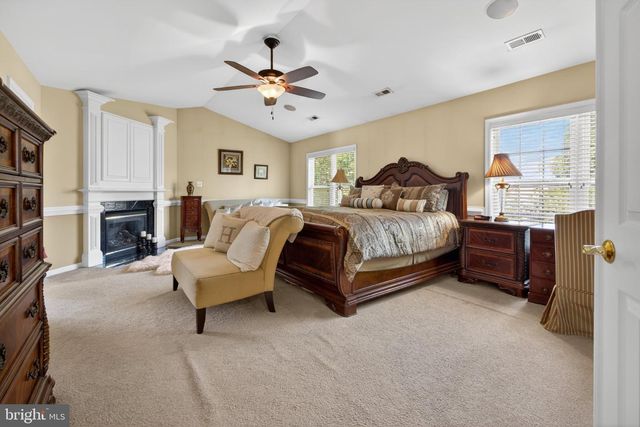 15 STRATFORD HALL CT, Fredericksburg, VA 22406
