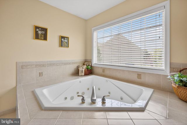 15 STRATFORD HALL CT, Fredericksburg, VA 22406