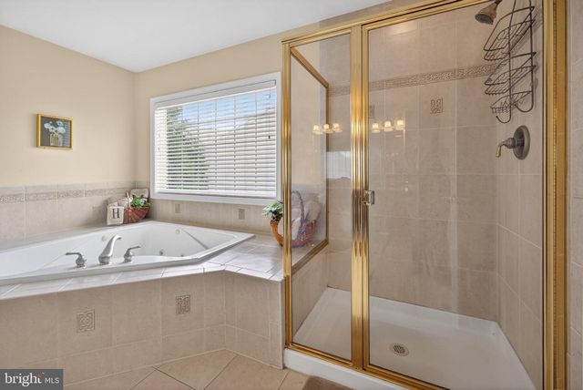 15 STRATFORD HALL CT, Fredericksburg, VA 22406