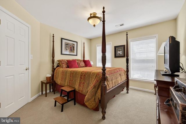 15 STRATFORD HALL CT, Fredericksburg, VA 22406
