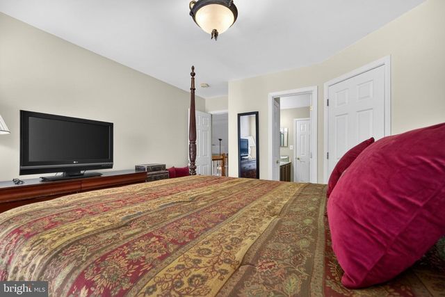 15 STRATFORD HALL CT, Fredericksburg, VA 22406