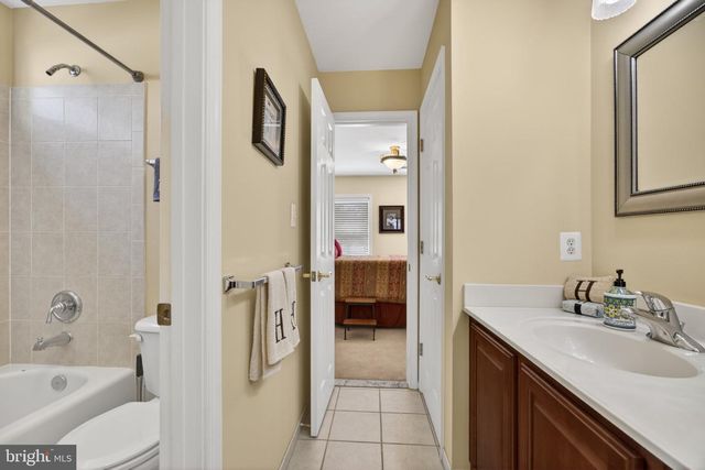 15 STRATFORD HALL CT, Fredericksburg, VA 22406