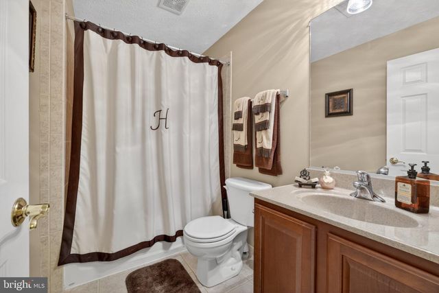 15 STRATFORD HALL CT, Fredericksburg, VA 22406