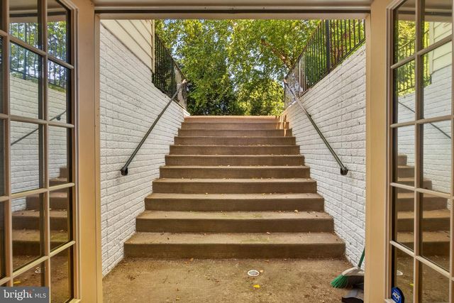 15 STRATFORD HALL CT, Fredericksburg, VA 22406