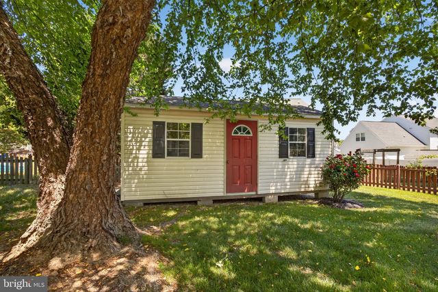 15 STRATFORD HALL CT, Fredericksburg, VA 22406