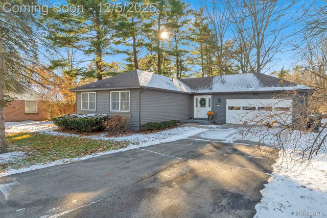 5569 Lakeshore Road, Fort Gratiot Charter Township, MI 48059