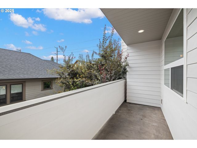 176 N GOING St, Portland, OR 97217