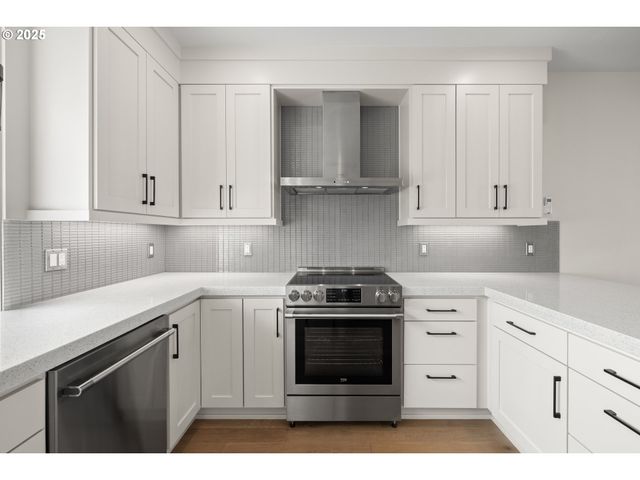 176 N GOING St, Portland, OR 97217