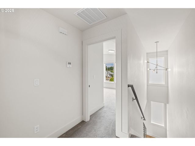 176 N GOING St, Portland, OR 97217