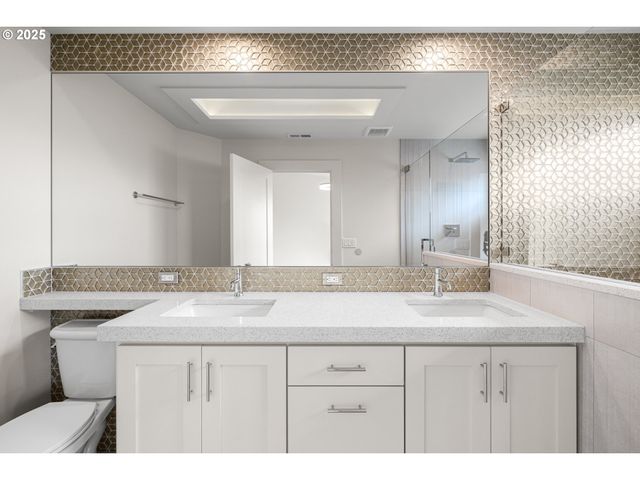 176 N GOING St, Portland, OR 97217