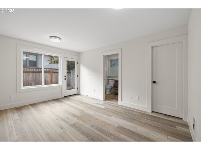 176 N GOING St, Portland, OR 97217