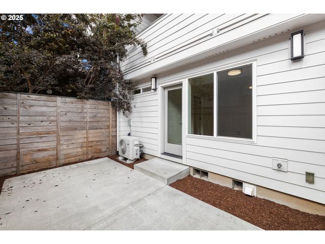 176 N GOING St, Portland, OR 97217