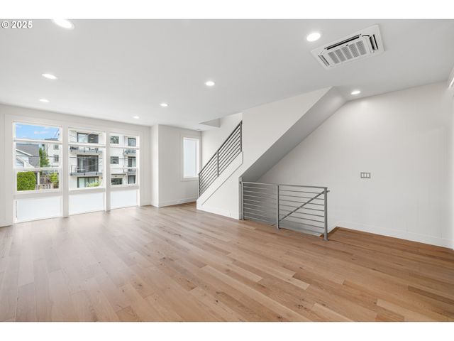 176 N GOING St, Portland, OR 97217