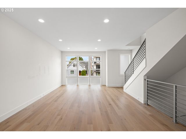 176 N GOING St, Portland, OR 97217