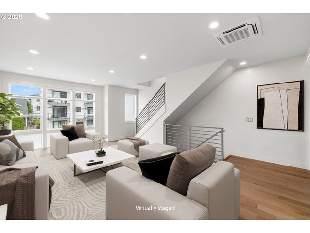 176 N GOING St, Portland, OR 97217