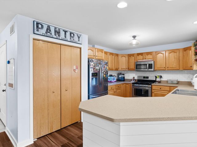 8407 Heron Lake Road, St. John, IN 46373