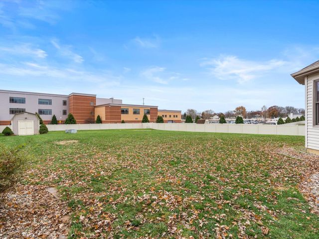 8407 Heron Lake Road, St. John, IN 46373