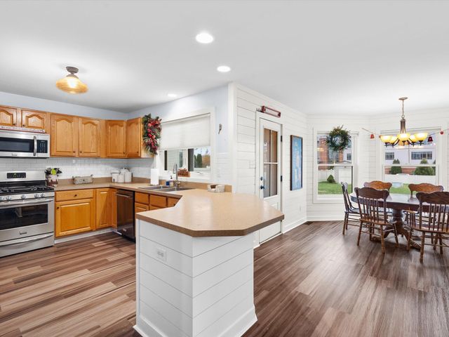 8407 Heron Lake Road, St. John, IN 46373