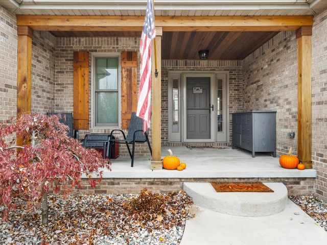 8407 Heron Lake Road, St. John, IN 46373