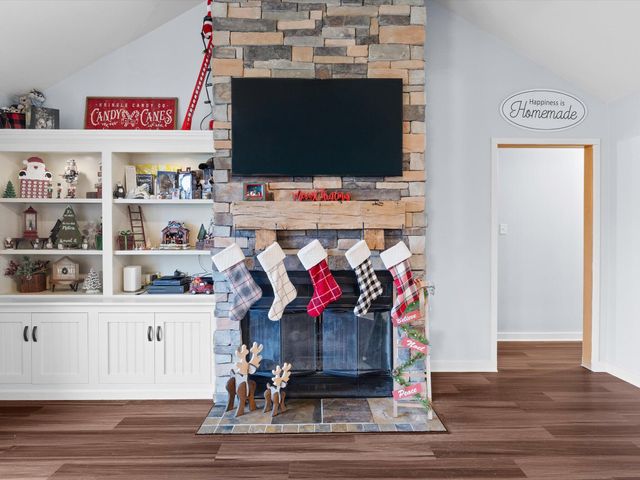 8407 Heron Lake Road, St. John, IN 46373