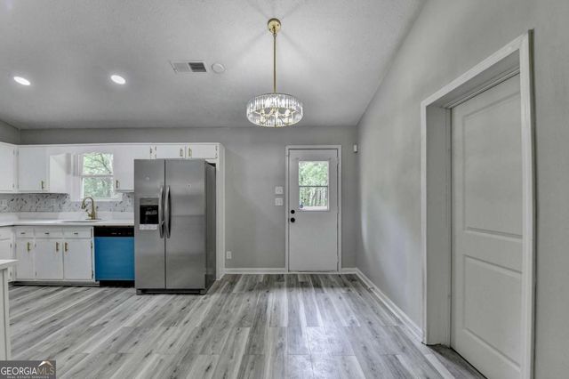 1018 Wayne Drive, Snellville, GA 30078