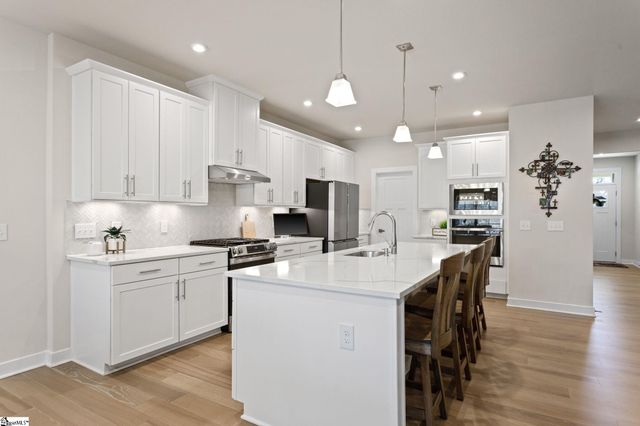 356 Hollythorpe Lane, Fountain Inn, SC 29644