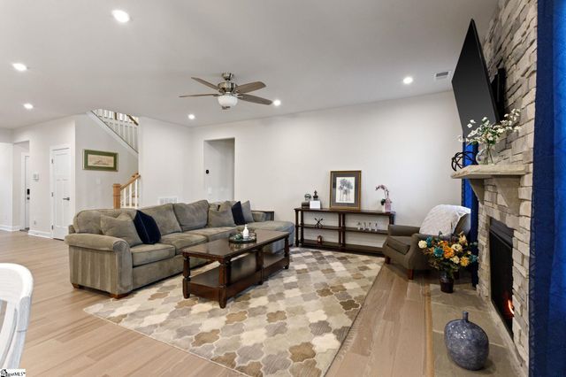 356 Hollythorpe Lane, Fountain Inn, SC 29644