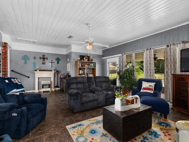 107 Cottage, Carthage, TX 75633