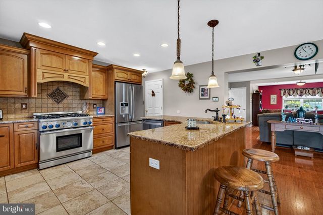 29 BROOKSTONE DR, Voorhees, NJ 08043