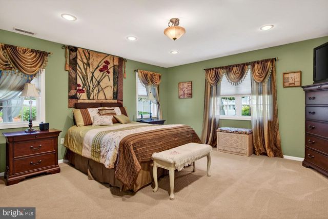 29 BROOKSTONE DR, Voorhees, NJ 08043
