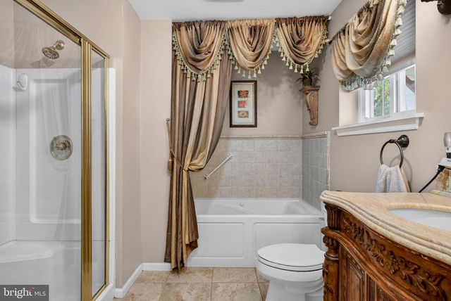29 BROOKSTONE DR, Voorhees, NJ 08043