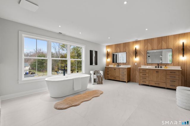 11 Laurel Hill Road, Branford, CT 06405