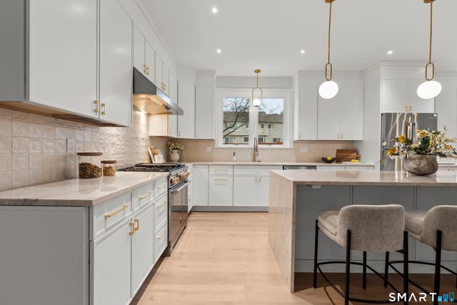 11 Laurel Hill Road, Branford, CT 06405