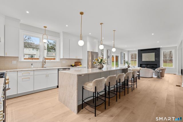 11 Laurel Hill Road, Branford, CT 06405