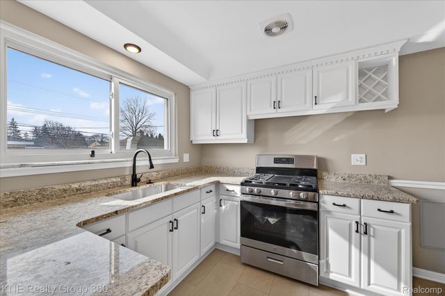 11214 Mae Avenue, Warren, MI 48089