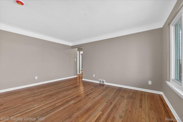 11214 Mae Avenue, Warren, MI 48089