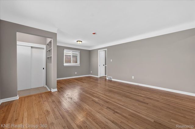 11214 Mae Avenue, Warren, MI 48089