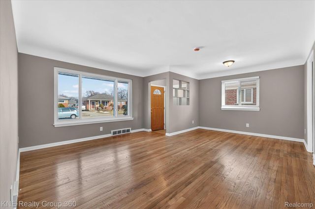 11214 Mae Avenue, Warren, MI 48089