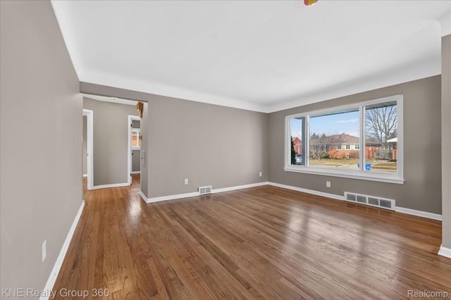 11214 Mae Avenue, Warren, MI 48089