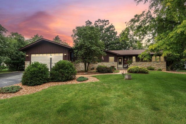 W322N6797 Wildwood Point ROAD, Hartland, WI 53029