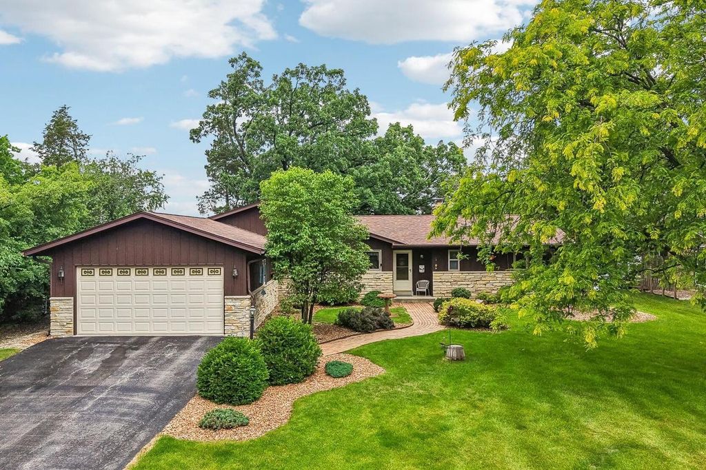 W322N6797 Wildwood Point ROAD, Hartland, WI 53029