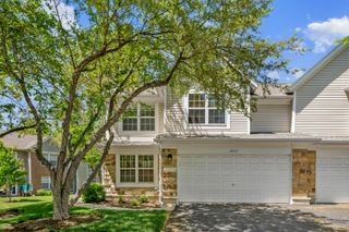 2910 BELLE Lane 2910, Schaumburg, IL 60193