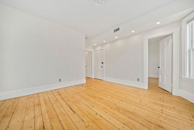 98 Boylston St 2, Brookline, MA 02445