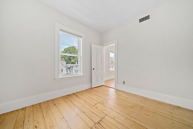 98 Boylston St 2, Brookline, MA 02445