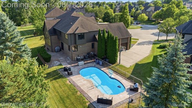 56440 Ashbrooke Drive E, Shelby Charter Township, MI 48316
