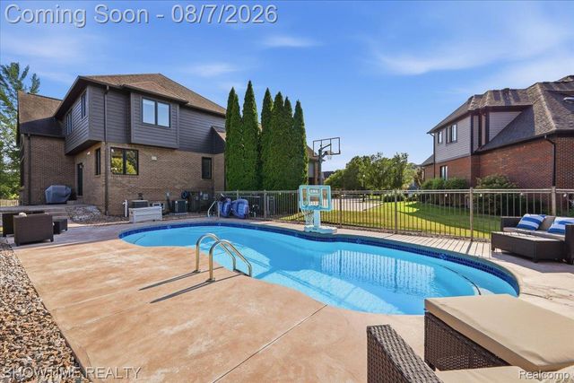 56440 Ashbrooke Drive E, Shelby Charter Township, MI 48316