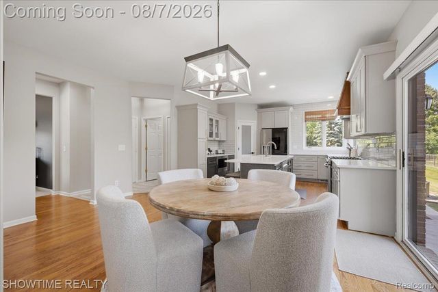56440 Ashbrooke Drive E, Shelby Charter Township, MI 48316