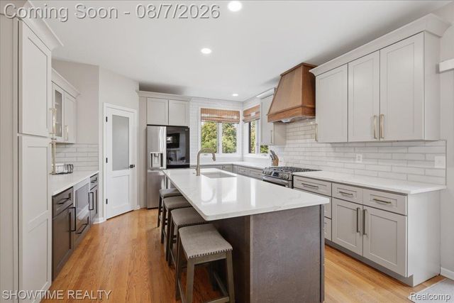 56440 Ashbrooke Drive E, Shelby Charter Township, MI 48316
